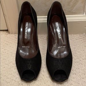 Size 37 Suede Bruno Magli peep-toe pump